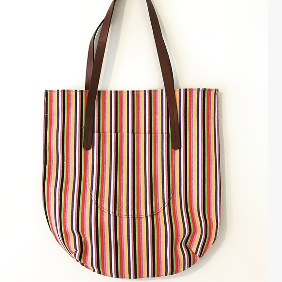 GAP Handbags - GAP Unique Vintage Canvas Purse!
